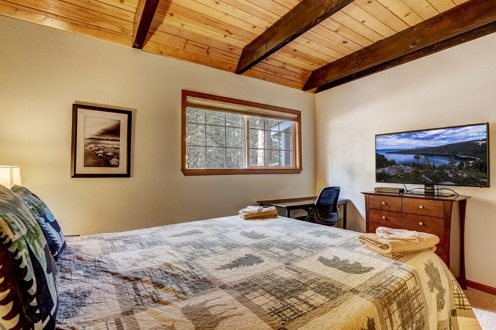 undefined Lone Pine Lodge 7