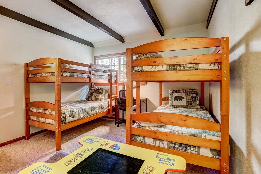 undefined Lone Pine Lodge 8