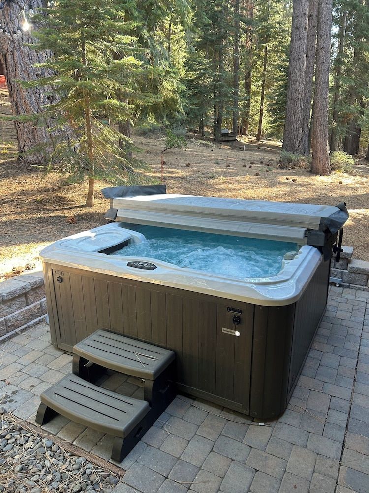 It's a Sierra State of Mind - Family Fun! House, Multiple Beds, Hot Tub, Mountain View (Sierra State of Mind) 18