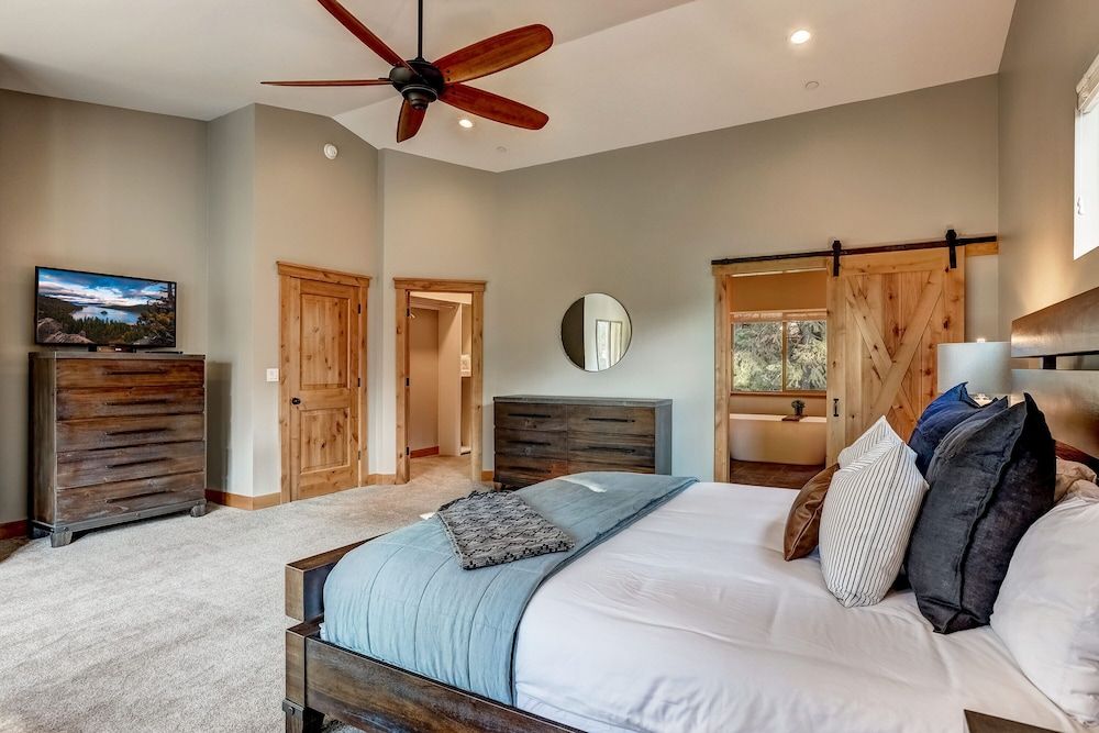 It's a Sierra State of Mind - Family Fun! House, Multiple Beds, Hot Tub, Mountain View (Sierra State of Mind)