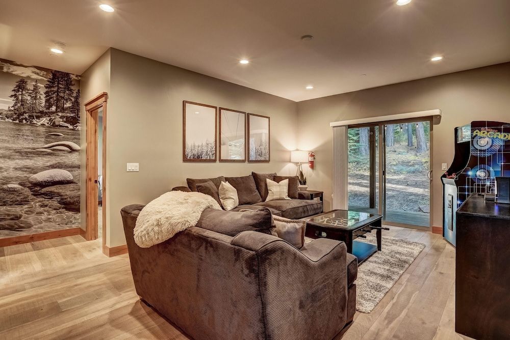 It's a Sierra State of Mind - Family Fun! House, Multiple Beds, Hot Tub, Mountain View (Sierra State of Mind) 23