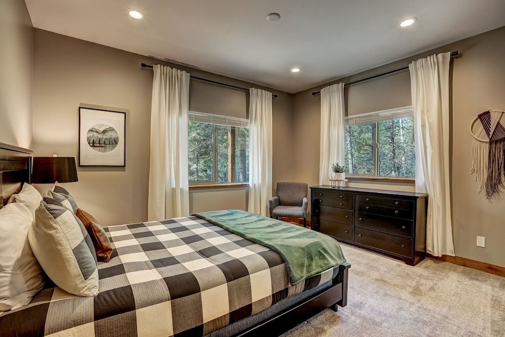 It's a Sierra State of Mind - Family Fun! House, Multiple Beds, Hot Tub, Mountain View (Sierra State of Mind) 2