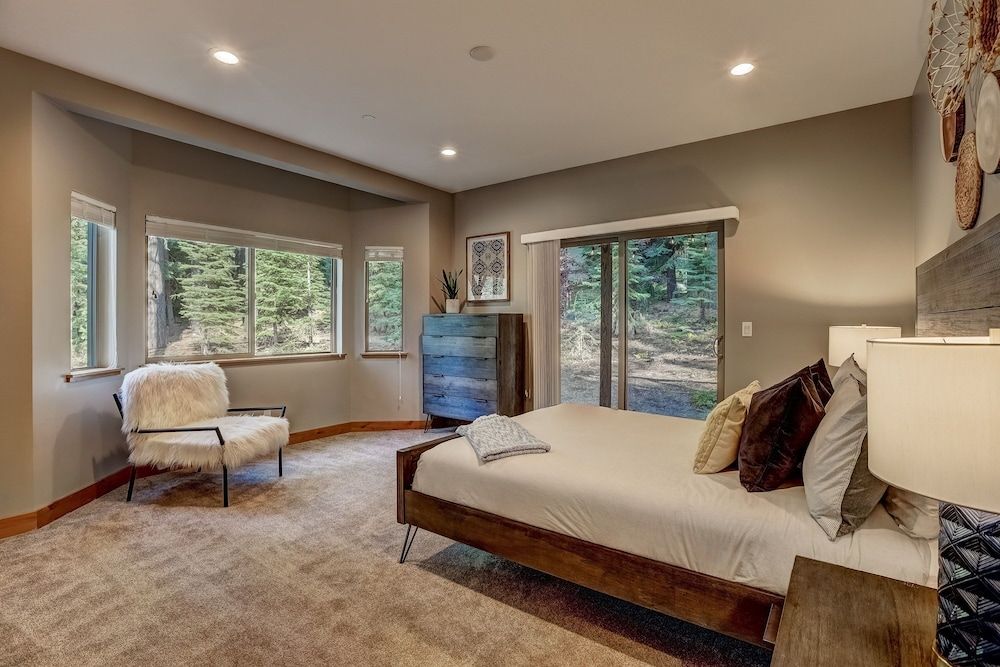 It's a Sierra State of Mind - Family Fun! House, Multiple Beds, Hot Tub, Mountain View (Sierra State of Mind) 20