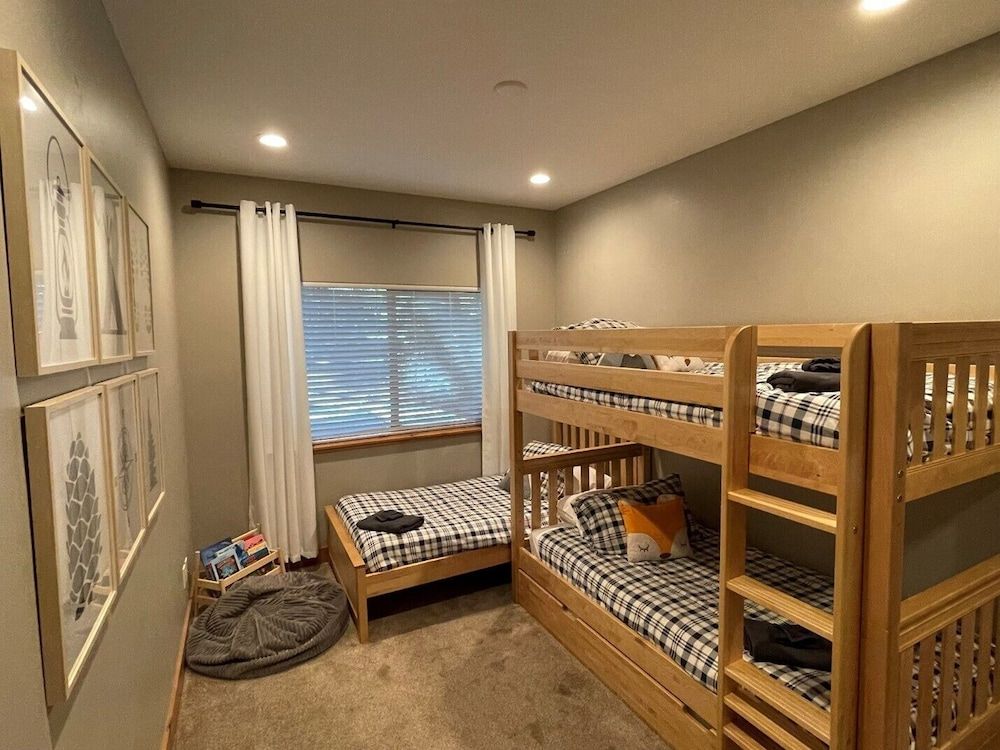 It's a Sierra State of Mind - Family Fun! House, Multiple Beds, Hot Tub, Mountain View (Sierra State of Mind) 6