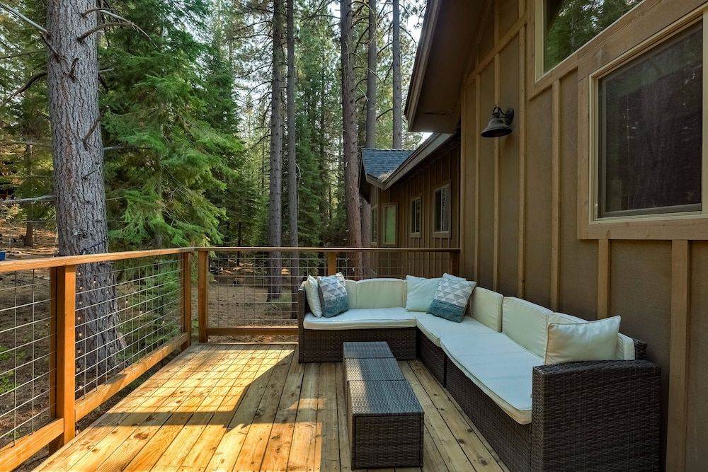 It's a Sierra State of Mind - Family Fun! House, Multiple Beds, Hot Tub, Mountain View (Sierra State of Mind) 9