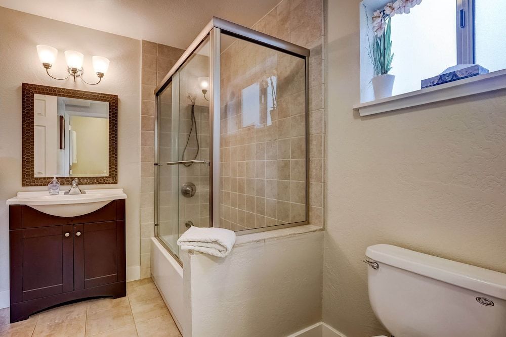 Paloma Place - 30+ Day Vacation Home House, Multiple Beds, Hot Tub, Mountain View (Paloma Place) 7