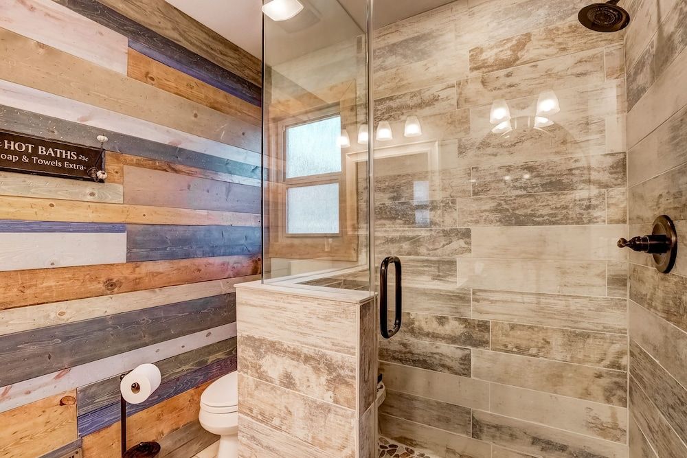 Willow's Hideaway - Pet Friendly Cozy Cabin! House, Multiple Beds, Patio, Mountain View (Willow's Hideaway) 16