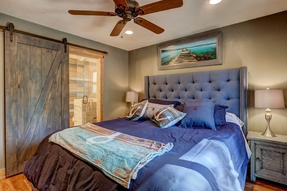 Willow's Hideaway - Pet Friendly Cozy Cabin! House, Multiple Beds, Patio, Mountain View (Willow's Hideaway) 11