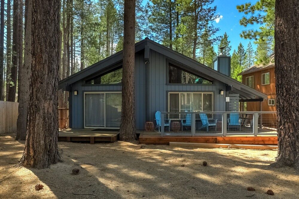 undefined Willow's Hideaway - Pet Friendly Cozy Cabin! 2