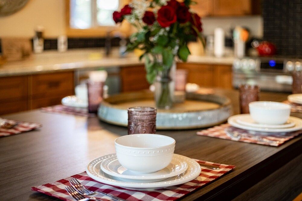 undefined Willow's Hideaway - Pet Friendly Cozy Cabin! 10