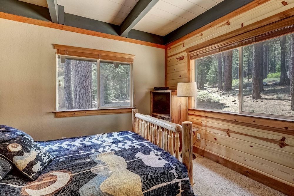 Bear Pause 4BR Large Deck & Balcony House, Multiple Beds, Patio, Mountain View (Bear Pause) 11
