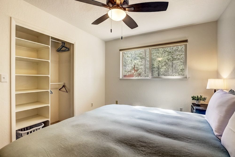 Rustic Haven - Hot tub & Pet Friendly House, Multiple Beds, Hot Tub, Mountain View (Rustic Haven) 11