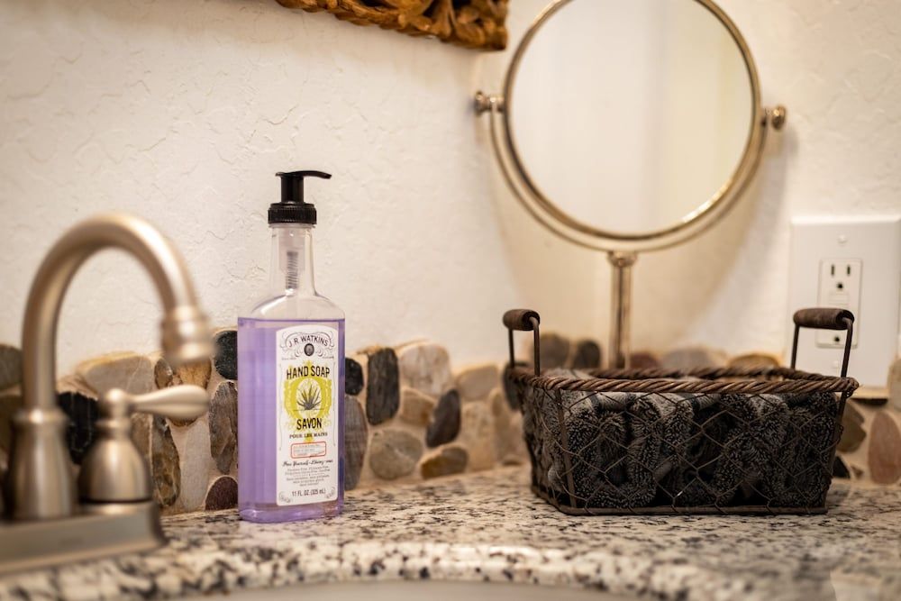 Coziness Cabin - Cute Little Cabin in the Tahoe Woods! Cabin, Multiple Beds, Fireplace, Mountain View (Coziness Cabin) 18