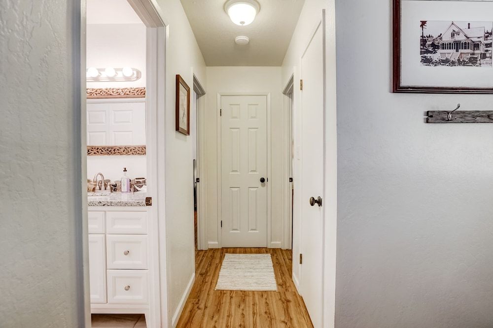 undefined Coziness Cabin - Cute Little Cabin in the Tahoe Woods! 10