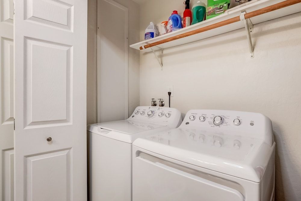 Coziness Cabin - Cute Little Cabin in the Tahoe Woods! Cabin, Multiple Beds, Fireplace, Mountain View (Coziness Cabin) 16