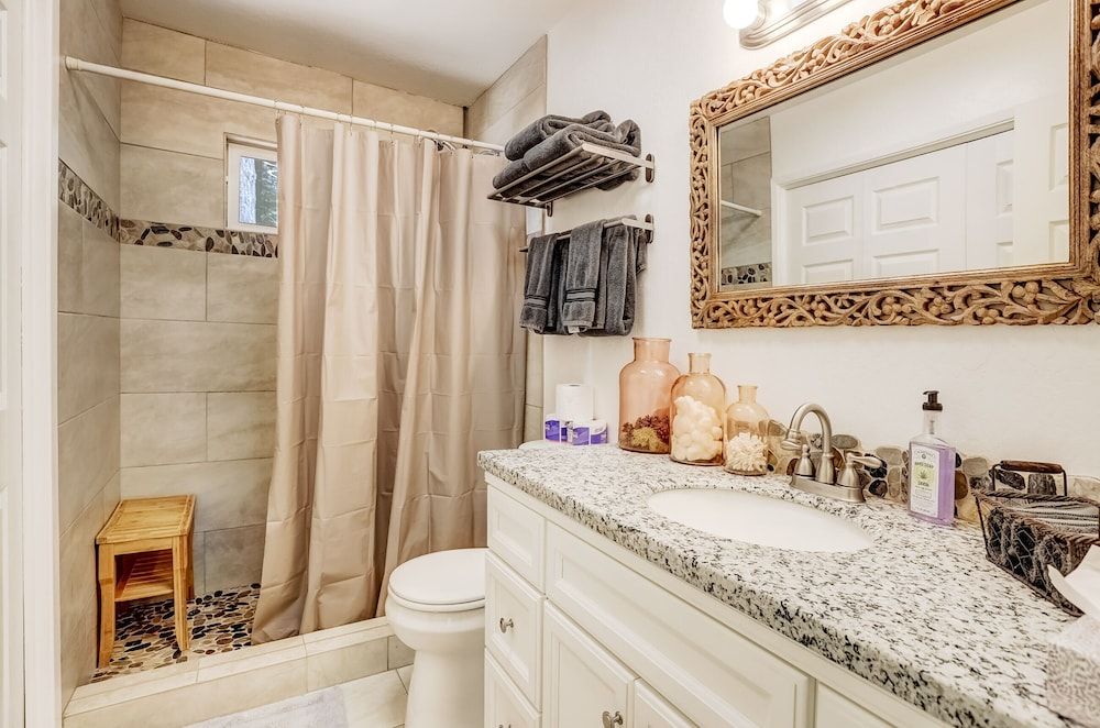 Coziness Cabin - Cute Little Cabin in the Tahoe Woods! Cabin, Multiple Beds, Fireplace, Mountain View (Coziness Cabin) 19