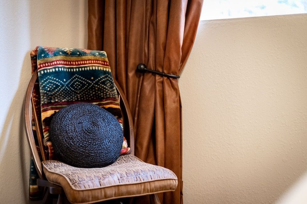 Woodland Escape - Cute Little Cabin in the Woods! House, Multiple Beds, Patio, Mountain View (Woodland Escape) 9