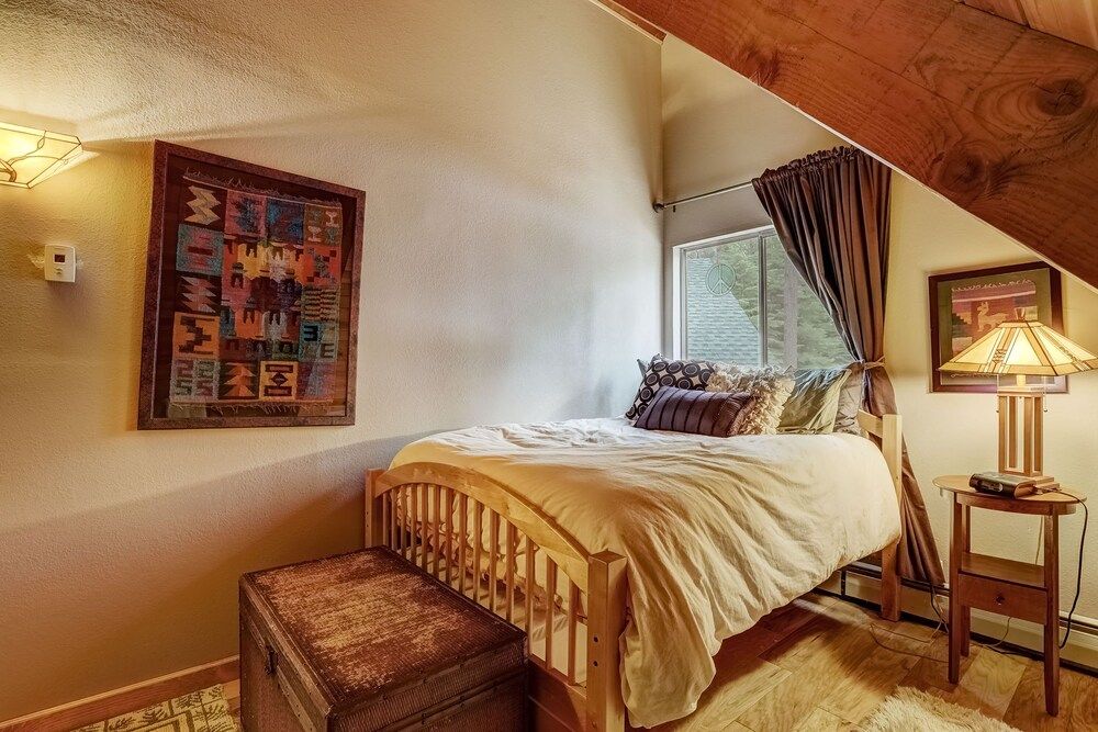 Woodland Escape - Cute Little Cabin in the Woods! House, Multiple Beds, Patio, Mountain View (Woodland Escape) 3