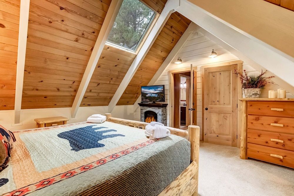 Serenity Woods - Game Room & More! House, Multiple Beds, Fireplace, Mountain View (Serenity Woods) 2