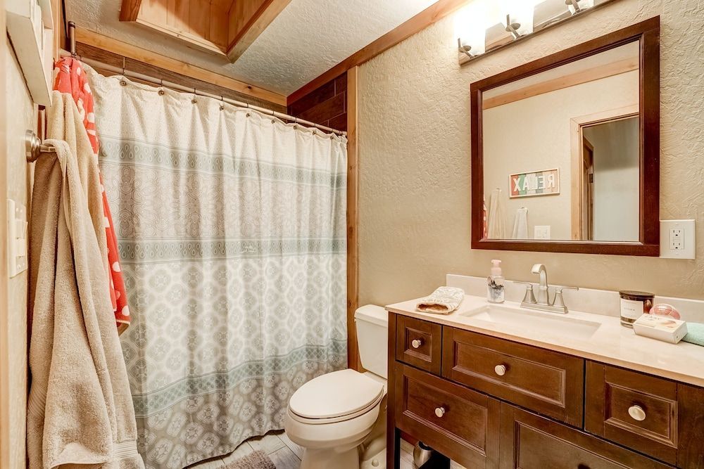 The Blue Lake House - Family fun Abound House, Multiple Beds, Hot Tub, Mountain View (Blue Lake House) 9