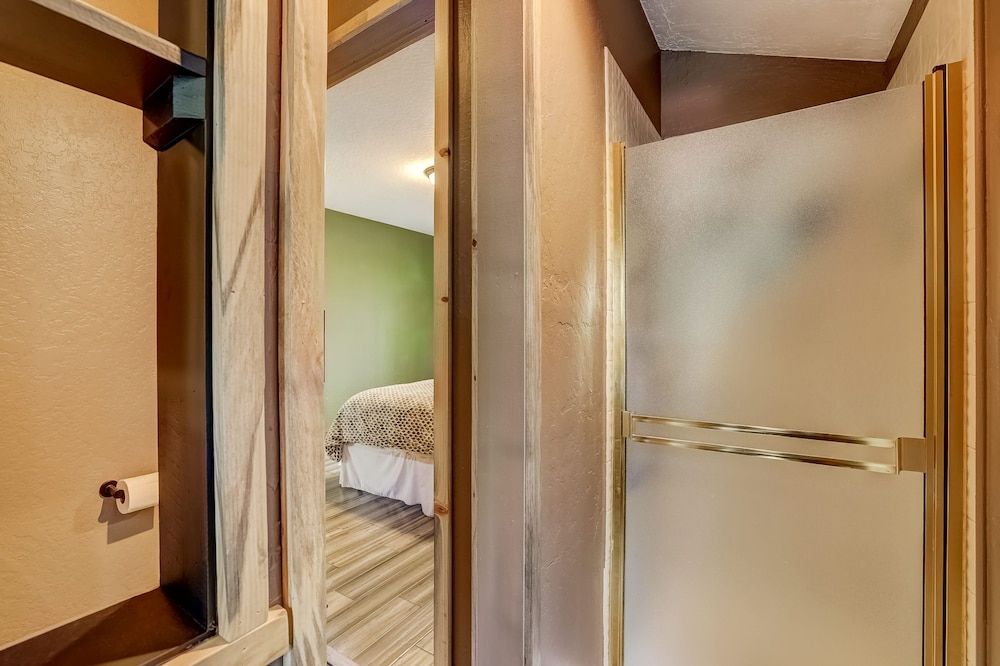 The Blue Lake House - Family fun Abound House, Multiple Beds, Hot Tub, Mountain View (Blue Lake House) 12