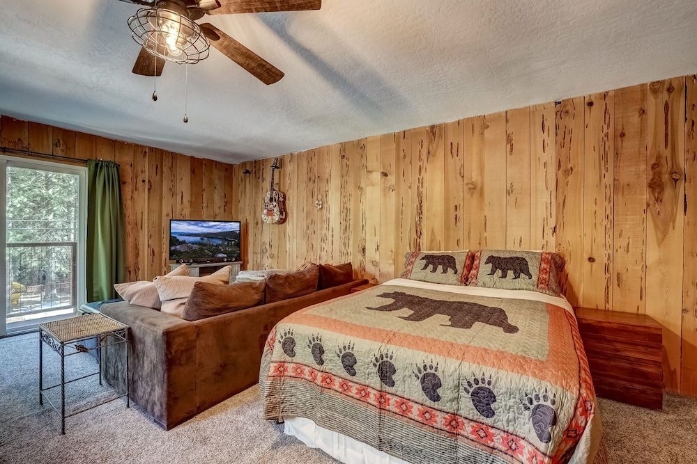 The Blue Lake House - Family fun Abound House, Multiple Beds, Hot Tub, Mountain View (Blue Lake House) 5