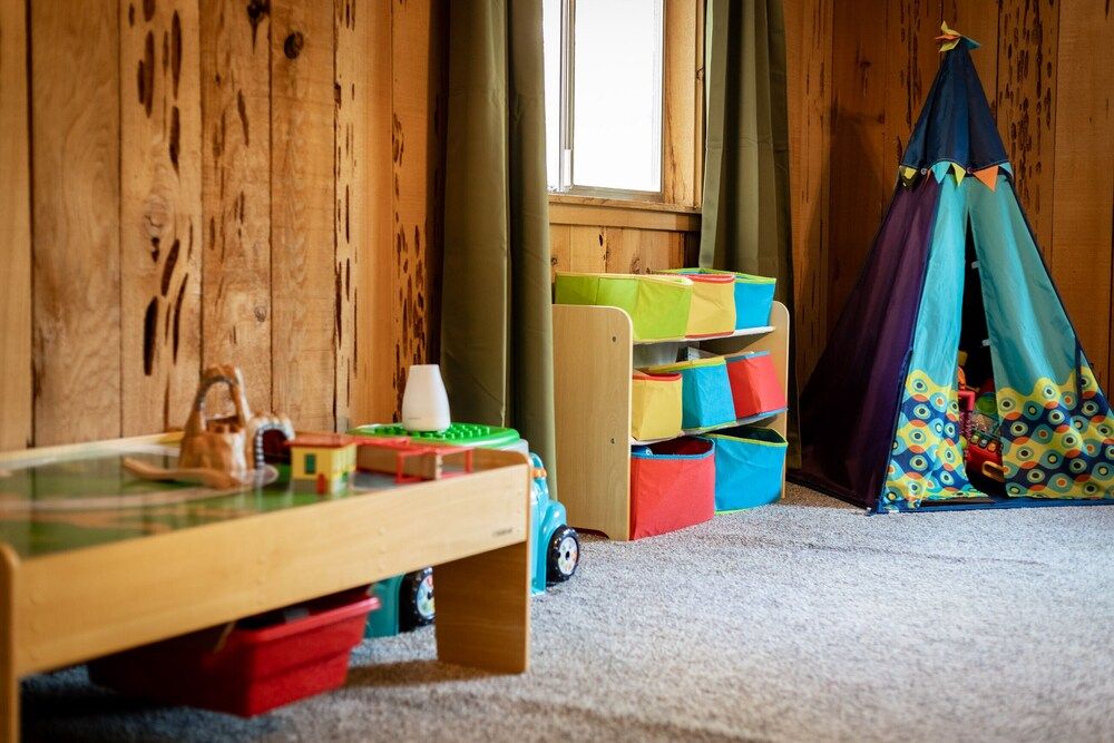 The Blue Lake House - Family fun Abound House, Multiple Beds, Hot Tub, Mountain View (Blue Lake House) 13