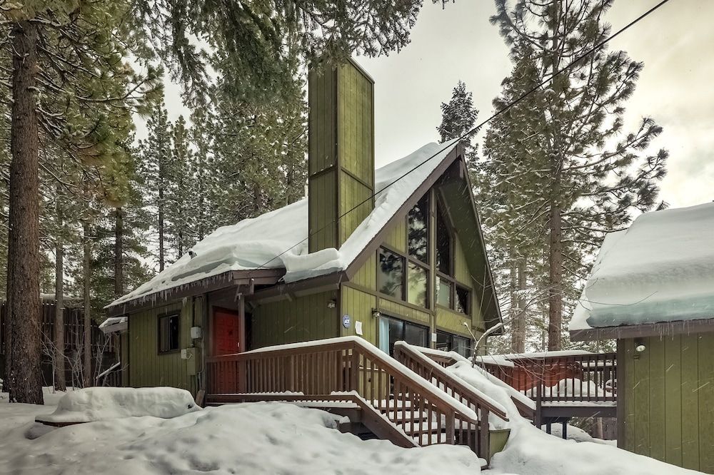 undefined Cold Creek Chalet - Hot tub & Movie Room 4