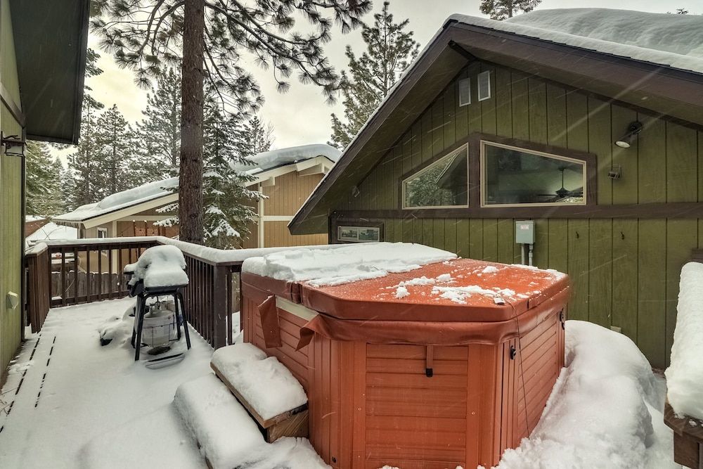 undefined Cold Creek Chalet - Hot tub & Movie Room 2