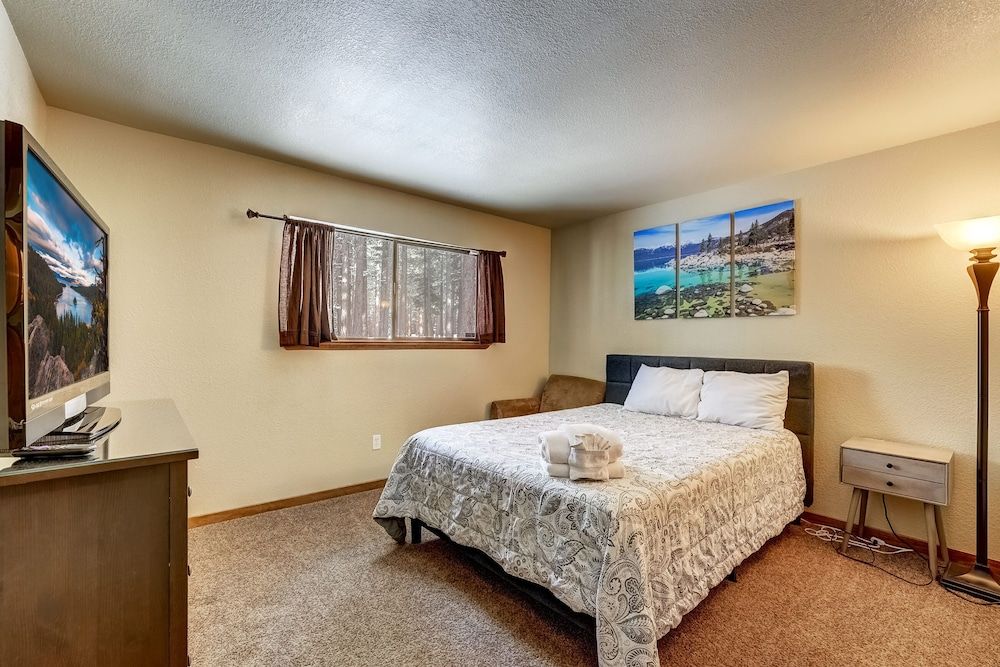 Cold Creek Chalet - Hot tub & Movie Room House, Multiple Beds, Hot Tub, Mountain View (Cold Creek Chalet)