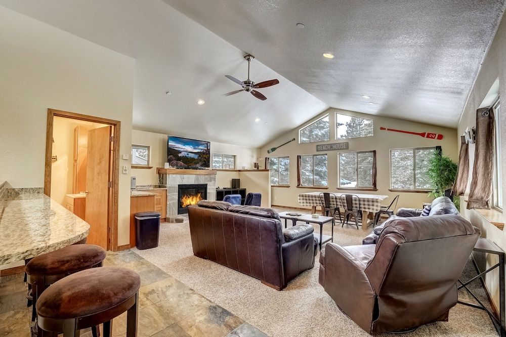 undefined Cold Creek Chalet - Hot tub & Movie Room 9