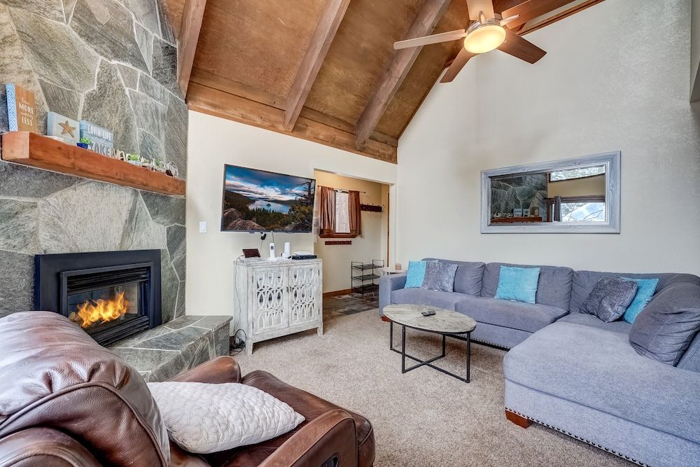 Cold Creek Chalet - Hot tub & Movie Room House, Multiple Beds, Hot Tub, Mountain View (Cold Creek Chalet) 9