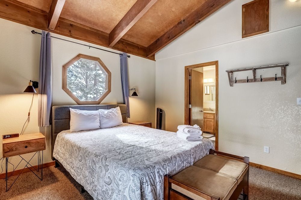 Cold Creek Chalet - Hot tub & Movie Room House, Multiple Beds, Hot Tub, Mountain View (Cold Creek Chalet) 2