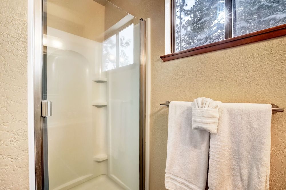 Cold Creek Chalet - Hot tub & Movie Room House, Multiple Beds, Hot Tub, Mountain View (Cold Creek Chalet) 8