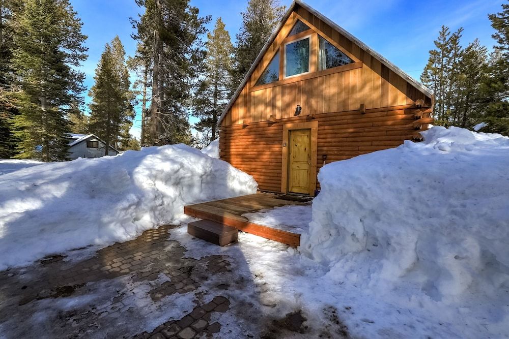 undefined Augies Authentic Log Cabin! Pets Welcome! 3