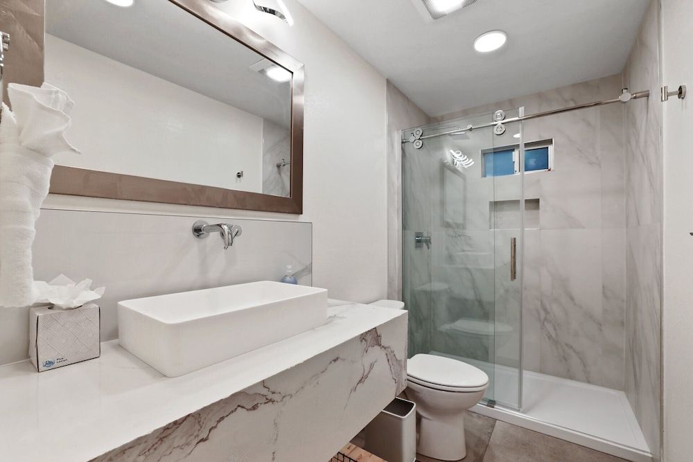 Southern Pines Arcade Games & Foosball for Kids! House, Multiple Beds, Hot Tub, Mountain View (Southern Pines) 16