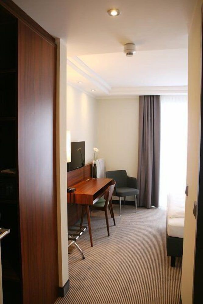Augusten Hotel Standard Double Room 5