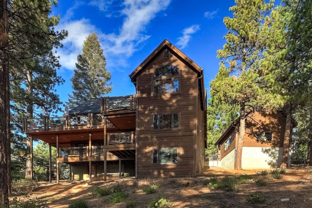 undefined Golden Bear Lodge 2