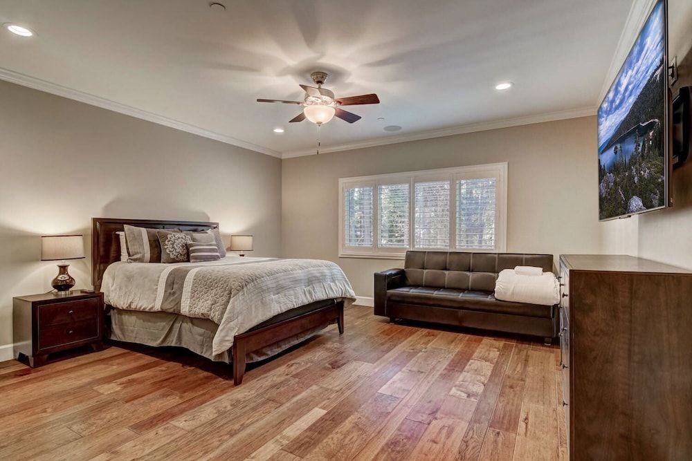 Tahoe Woods Heavenly - Walk to Beach & Gondola to Heavenly Ski Townhome, Multiple Beds, Balcony, Mountain View (Tahoe Woods Heavenly) 3