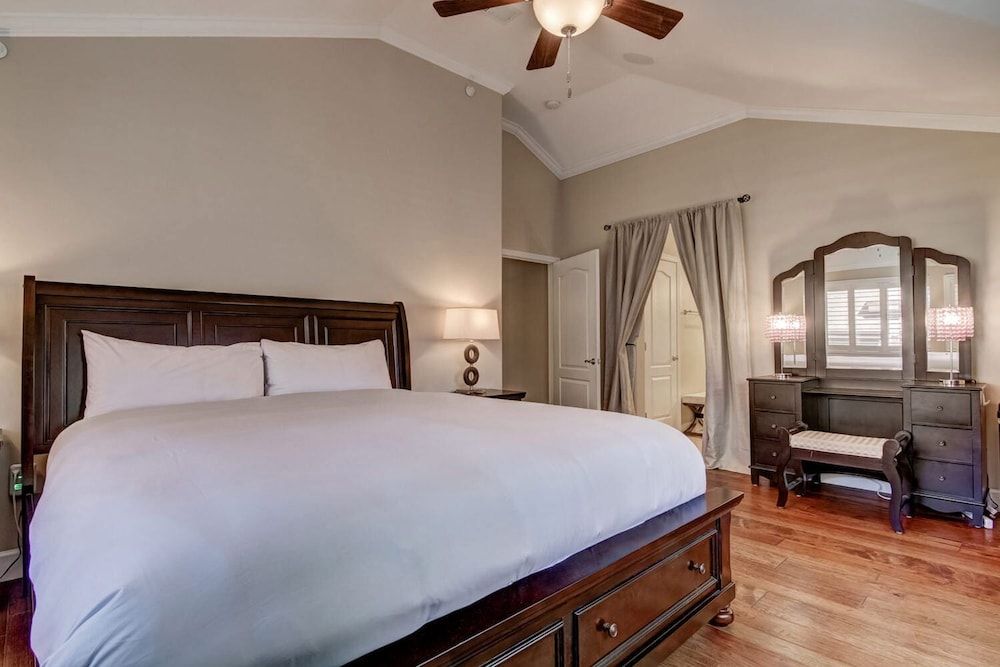 undefined Tahoe Woods Heavenly - Walk to Beach & Gondola to Heavenly Ski