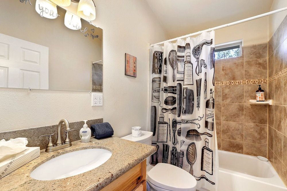 Tahoe Frost - Air Conditioned 4 Bedroom Tahoe Home House, Multiple Beds, Patio, Mountain View (Tahoe Frost) 12