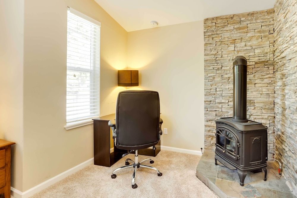 undefined Cozy South Lake Tahoe Home ~ 6 Mi to Shore! 2