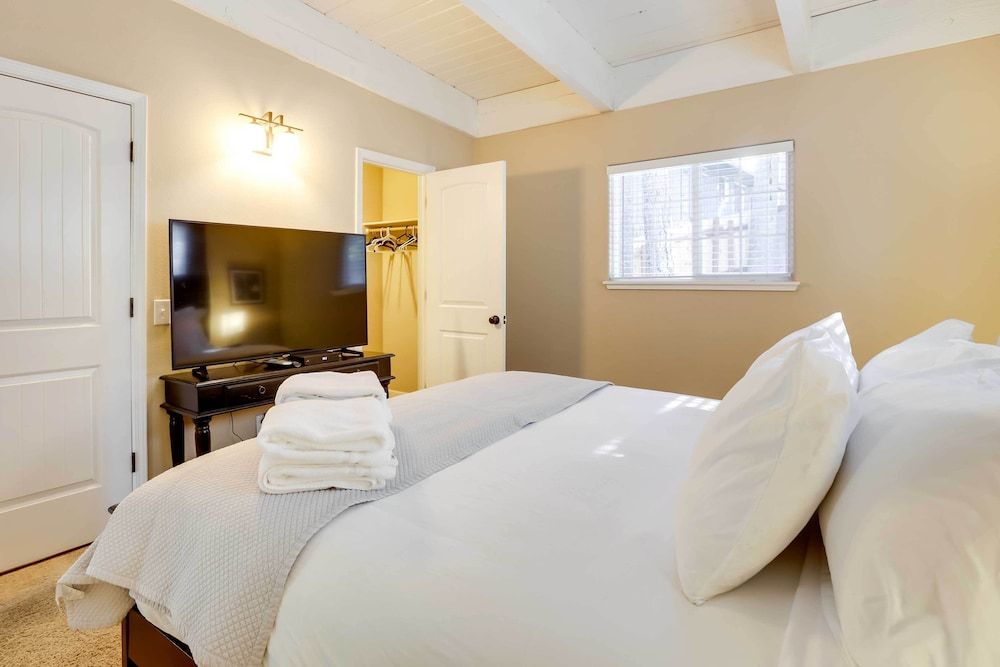 undefined Cozy South Lake Tahoe Home ~ 6 Mi to Shore! 6