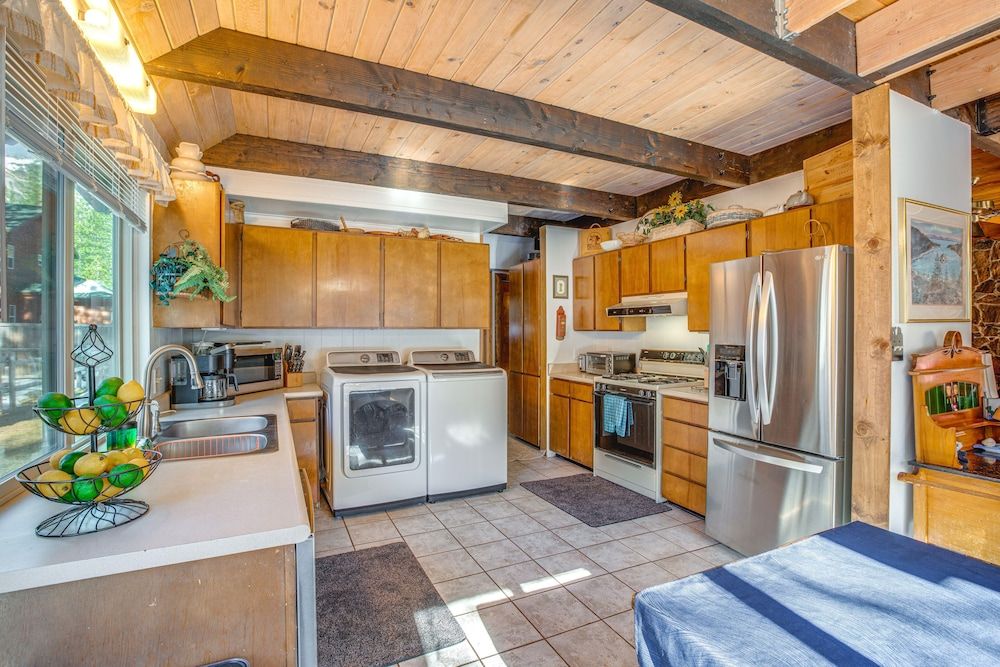 undefined Rustic Lake Tahoe Cabin w/ Pool Table & Deck! 3