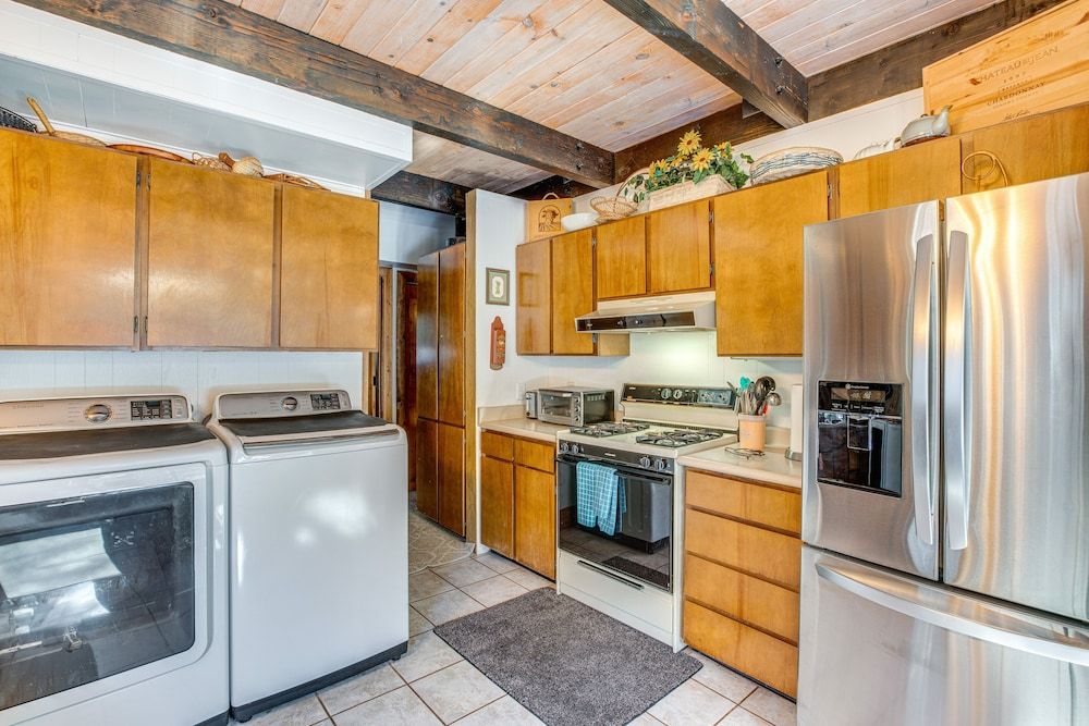 undefined Rustic Lake Tahoe Cabin w/ Pool Table & Deck! 2