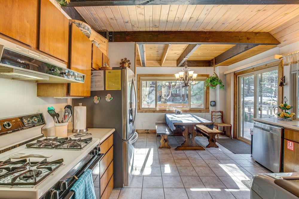 undefined Rustic Lake Tahoe Cabin w/ Pool Table & Deck!