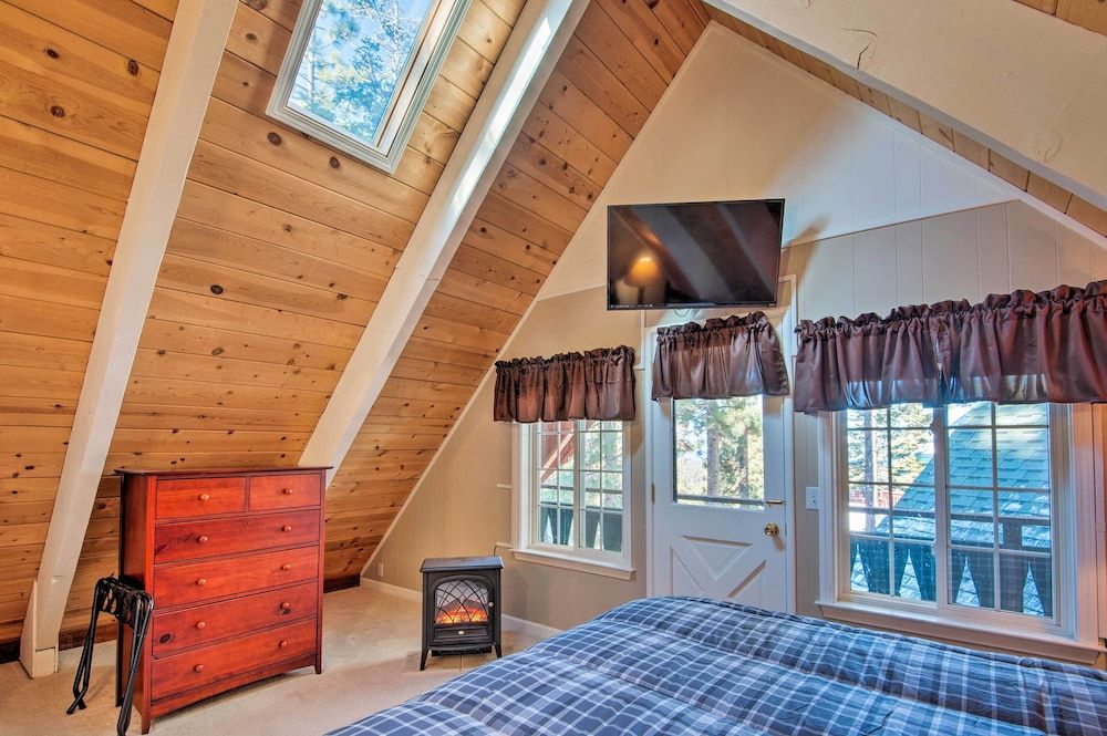 undefined South Lake Tahoe Home w/ Deck & Mountain View! 7