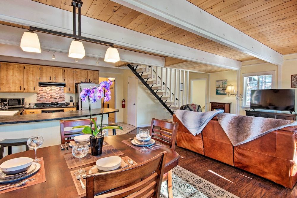 undefined South Lake Tahoe Home w/ Deck & Mountain View! 10