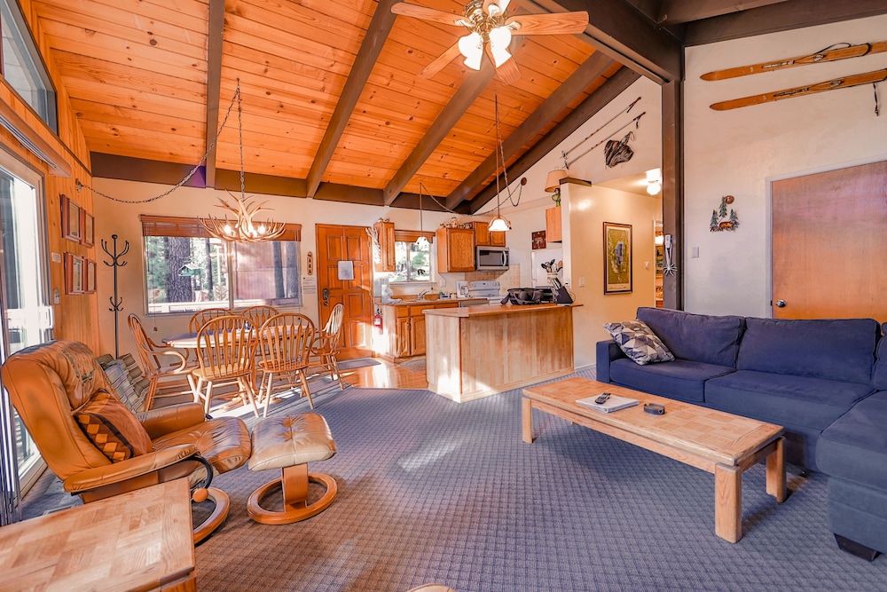 undefined Cherry Hills Cabin - Sleeps 6, No Pets, Family Fun! 9