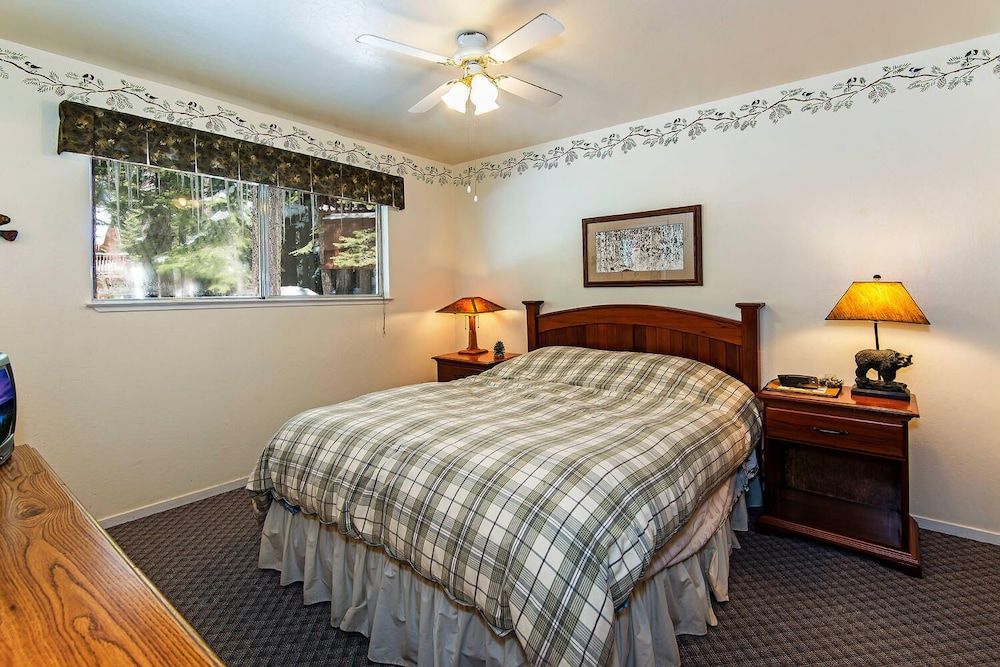 undefined Cherry Hills Cabin - Sleeps 6, No Pets, Family Fun!